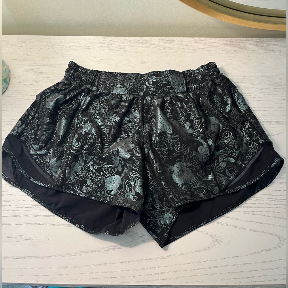 Lululemon Hotty Hot Lined Short 4”